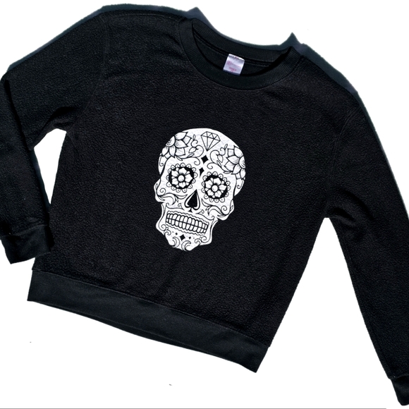 🟢 No Boundaries Juniors Black Fleece Sugar Skull Crewneck Sweater Size XS - Picture 1 of 5